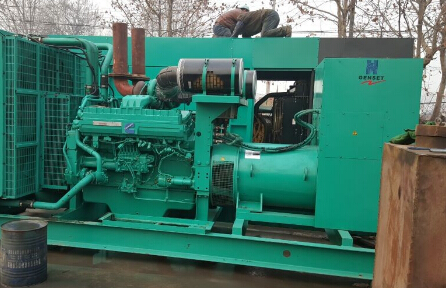 吊罗山乡发电机组如何判断水冷式机油散热器内部是否需要清洗？